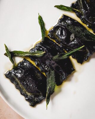 Charcoal Agnolotti with butternut squash and crispy sage. The pasta is 100% plant based with charcoal powder to get the bold black colour. AM .
.
.
Pasta recipe from @foodfutureinstitute online plant based school

.
.
. . 
#plantbasedlife #thefutureisnow #craftingthefutureoffood #FFI #futurefoodinstitute #plantbasedfood #wholefoods #foodphotography #sgfoodies #veganrecipes #plantbasedpasta  #singaporeexpats #foodphotographyandstyling #bakersofinstagram #italianfood