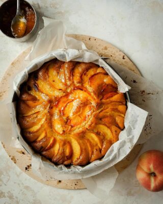 This beauty is a saffron, cardamom and peach cake from a recipe by Nik Sharma - @abrowntable, unfortunately the only peaches I could find were not quite ripe and I was too impatient to wait so subbed in some nectarines! I have eaten 1/2 of this already - once with whipped cream and once with ice cream - both were great! This is pretty bullet proof, quick and easy and I think it looks and tastes amazing! EM 🍑🍑🍑
.
.
.
.

 #scrumptiouskitchen  #foodphotography #foodstyling #shareyourtable  #beautifulcuisines  #foodblogger #gramstoounces  #wholefoods #foodphotographyandstyling  #foodwinewomen  #bakersofinstagram #foodtography #singaporefoodie #vancouverfoodie #prettyfood 
#testkitchen #singaporeexpats #cake #saffrom #cardamon #abrowntable #cakebaking #peach #peach @abrowntable