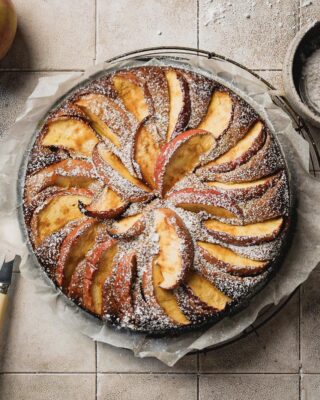Alison tells me I keep making the same cake! I agree but they are variations on a similar theme! I love the look of this cinnamon and apple cake and it tasted pretty good! EM
.
.
.
.

 #scrumptiouskitchen  #foodphotography #foodstyling #shareyourtable  #beautifulcuisines  #foodblogger #gramstoounces  #wholefoods #foodphotographyandstyling  #foodwinewomen  #bakersofinstagram #foodtography #singaporefoodie #vancouverfoodie #prettyfood 
#testkitchen #singaporeexpats #cake #saffrom #cardamon #applecake #cakebaking #cinnamon